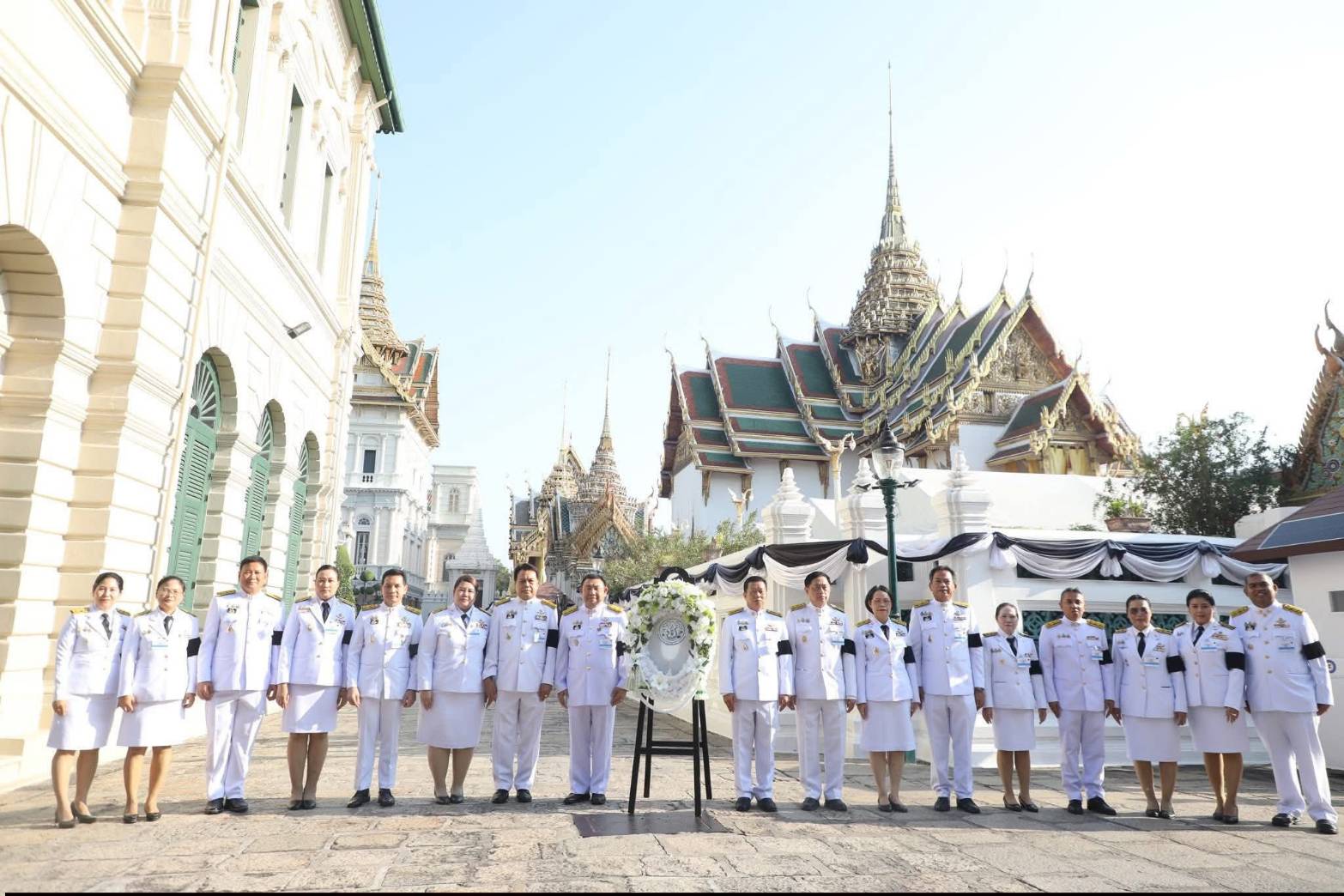 title - สำนักงานการปฏิรูปที่ดินเพื่อเกษตรกรรม (ส.ป.ก.) รับพระราชทานพระบรมราชานุญาตให้ร่วมเป็นเจ้าภาพบำเพ็ญกุศลถวายพระบรมศพ สมเด็จพระนางเจ้าสิริกิติ์ พระบรมราชินีนาถ พระบรมราชชนนีพันปีหลวง ณ พระที่นั่งดุสิตมหาปราสาท ในพระบรมมหาราชวัง